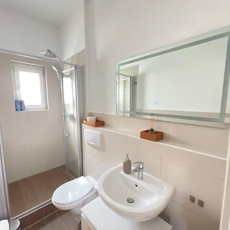 Apartment 65qm - - Popular Street - Limmerstrasse - Mallibase Hannover