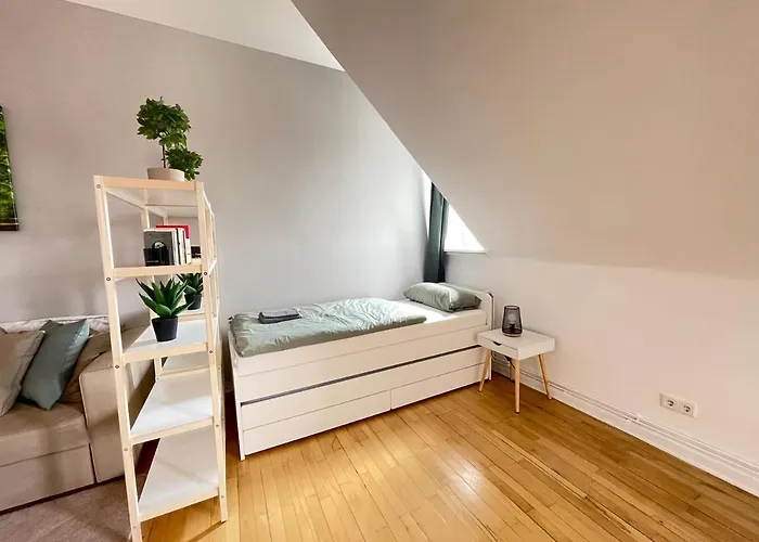 Apartment 65qm - - Popular Street - Limmerstrasse - Mallibase